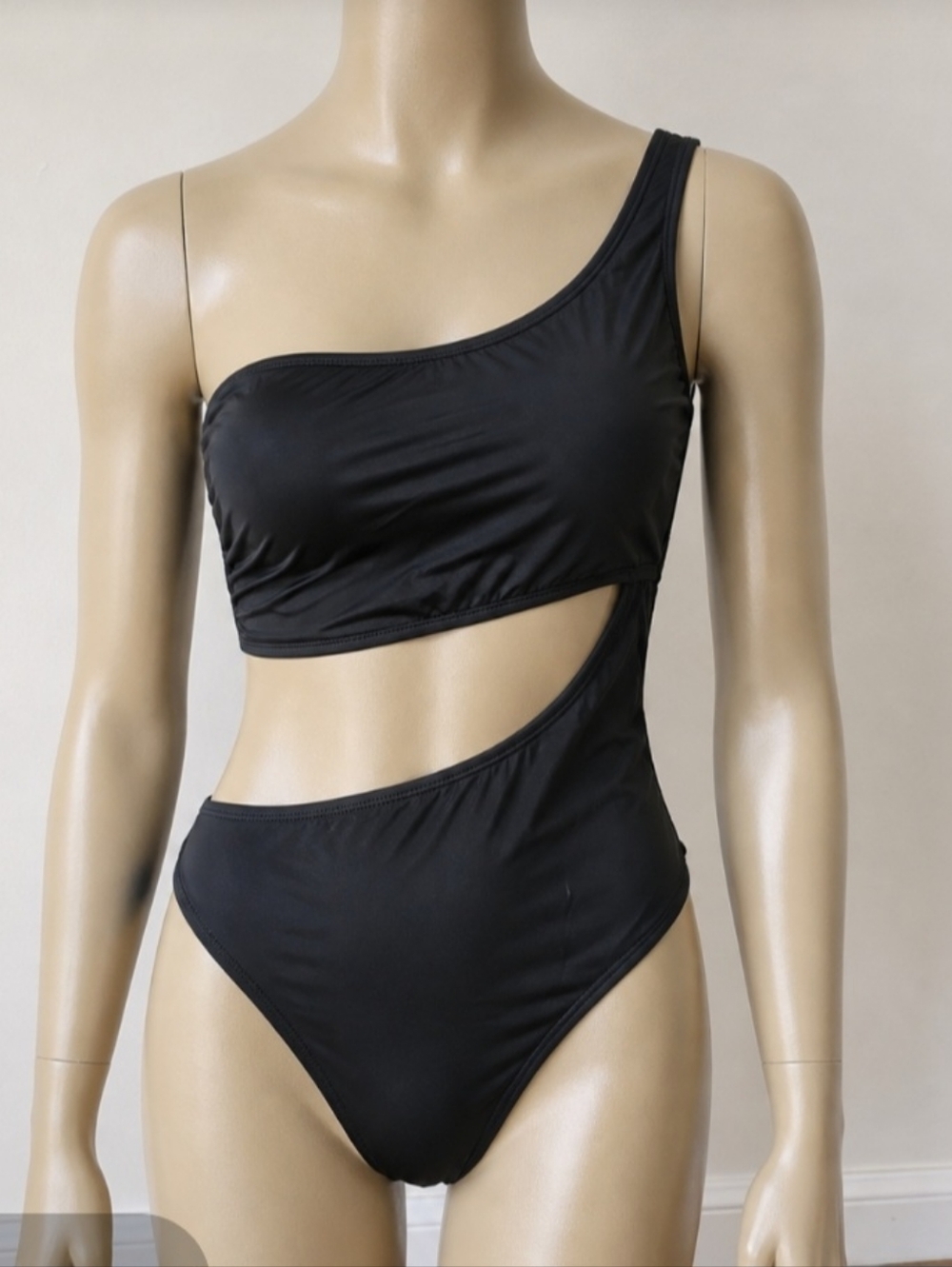 Asymmetric One-Shoulder Black Cutout One-Piece Swimsuit